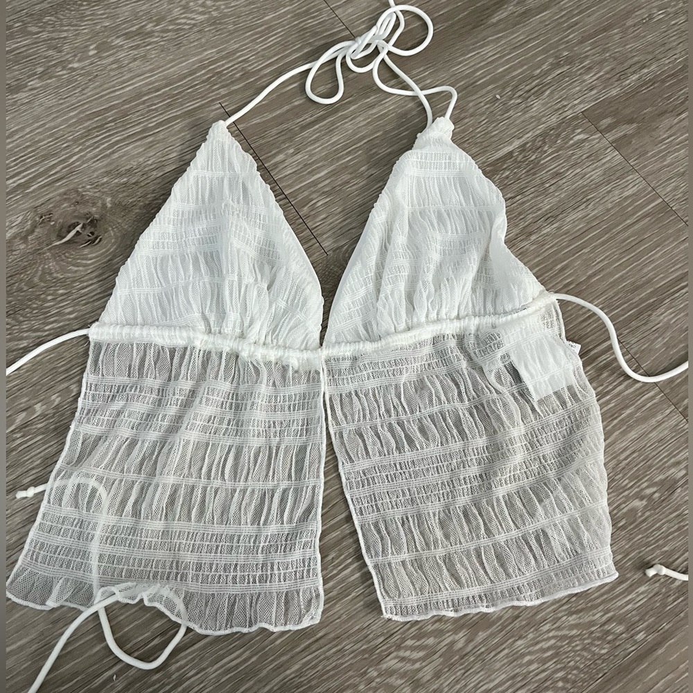 White going out top. Ties behind neck and back